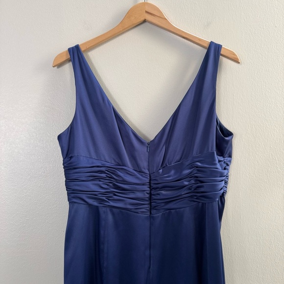 Jones Wear Navy Blue Satin Sleeveless V-Neck Evening Formal Party Dress Women 14 - Picture 5 of 8